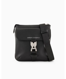 ARMANI EXCHANGE | 【A|X アルマーニ エクスチェンジ】ロゴバックル フラットショルダーバッグ(ショルダーバッグ)