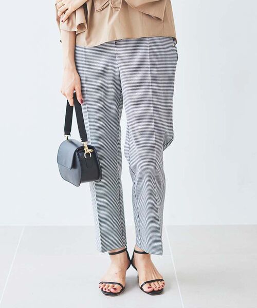 le.coeur blanc（ルクールブラン）の「ドライストレッチテーパードパンツ（その他パンツ・レディース・ブラック/ブラック系その他・38/36）」の4枚目の写真