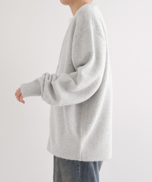 ANME(アンメ)の「モヘアライクVネックニットカーディガン(カーディガン/ボレロ・レディース・オートミール/グリーン/クリーム/チャコールグレー/ブルー・M/L/XL)」の14枚目の写真
