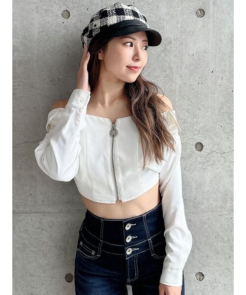 GYDA（ジェイダ）の「Symmetry GYDAオフショルシャツブラウス（シャツ/ブラウス・レディース・ブラック/オフホワイト・FREE）」の4枚目の写真