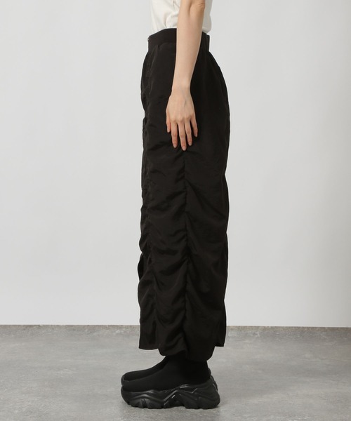 LAKOLE（ラコレ）の「フロントZIPギャザースカート/147679（スカート・レディース・グレー/ブラック/ベージュ・MEDIUM/SMALL）」の18枚目の写真