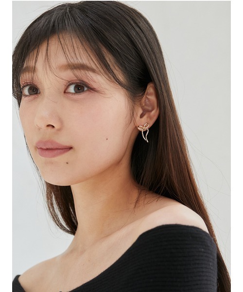 SNIDEL（スナイデル）の「リボンピアス（ネックレス・レディース・ゴールド/シルバー・FREE）」の4枚目の写真