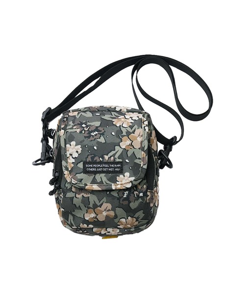 KiU(キウ)の「600D フラップポケットショルダーバッグ(ショルダーバッグ・レディース・アニマル/ブラック/ベージュ系その他/レオパード/ブルー系その他/タイガーカモ/ブルー系その他2/ネイビー系/ダークグリーン系/ベージュ系その他2・FREE)」の4枚目の写真