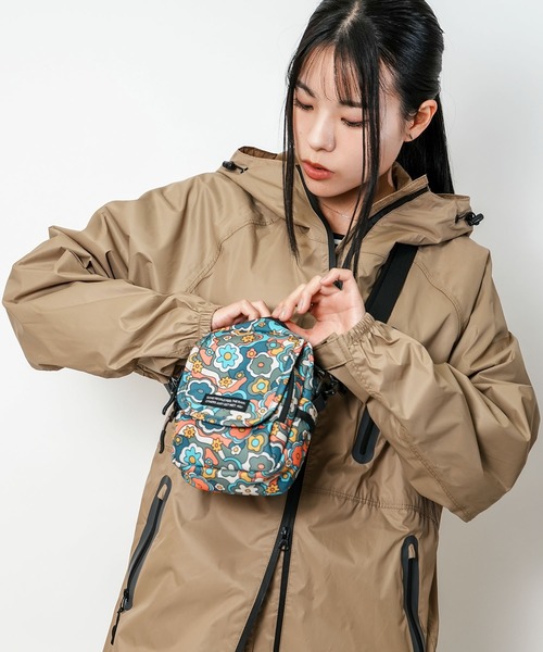 KiU(キウ)の「600D フラップポケットショルダーバッグ(ショルダーバッグ・レディース・アニマル/ブラック/ベージュ系その他/レオパード/ブルー系その他/タイガーカモ/ブルー系その他2/ネイビー系/ダークグリーン系/ベージュ系その他2・FREE)」の5枚目の写真