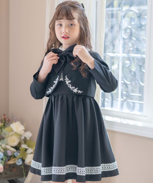 Catherine Cottage(キャサリンコテージ)の「アリス刺繍ボレロマルグレーテワンピーススーツ(スーツセット・キッズ・ブラック・130/120/110)」の14枚目の写真