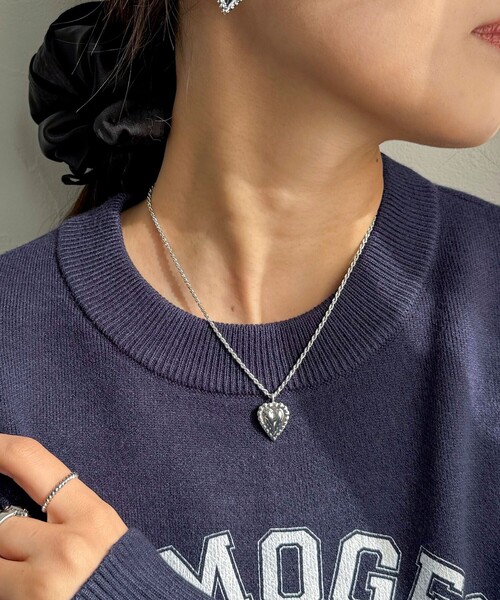 fredy emue(フレディエミュ)の「ヴィンテージ風ぷっくりハートネックレス1(ネックレス・レディース・シルバー/ゴールド・FREE)」の2枚目の写真