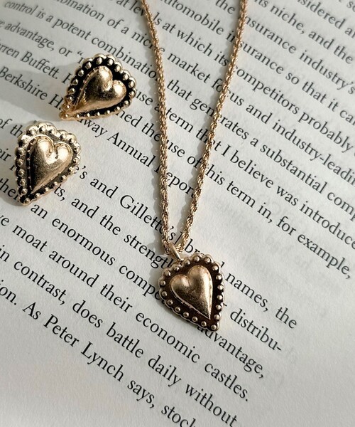 fredy emue(フレディエミュ)の「ヴィンテージ風ぷっくりハートネックレス1(ネックレス・レディース・シルバー/ゴールド・FREE)」の1枚目の写真