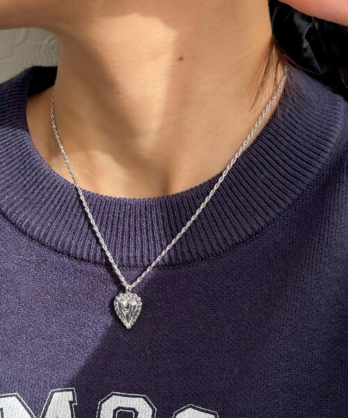 fredy emue(フレディエミュ)の「ヴィンテージ風ぷっくりハートネックレス1(ネックレス・レディース・シルバー/ゴールド・FREE)」の5枚目の写真