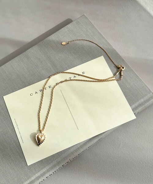 fredy emue(フレディエミュ)の「ヴィンテージ風ぷっくりハートネックレス1(ネックレス・レディース・シルバー/ゴールド・FREE)」の7枚目の写真