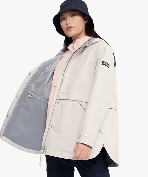 AIGLE（エーグル）の「防水 防風 透湿 GORE-TEX ゴアテックス フィッシュテールフーデッドジャケット RP（マウンテンパーカー・レディース・ブラック/ホワイト/グレー・40/34/36/38）」の4枚目の写真