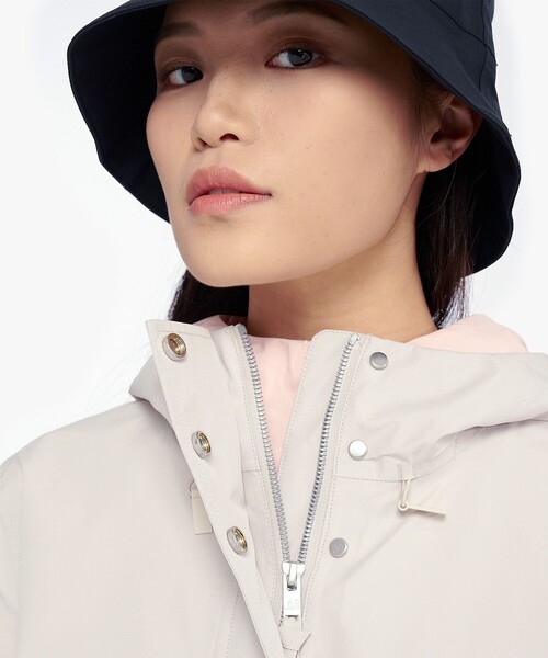 AIGLE（エーグル）の「防水 防風 透湿 GORE-TEX ゴアテックス フィッシュテールフーデッドジャケット RP（マウンテンパーカー・レディース・ブラック/ホワイト/グレー・40/34/36/38）」の9枚目の写真
