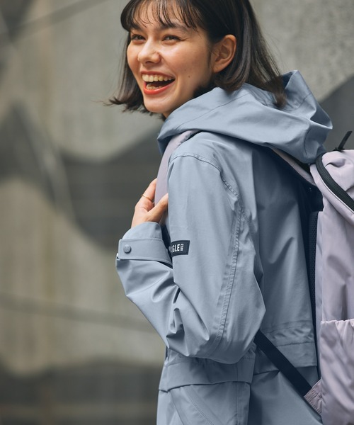 AIGLE（エーグル）の「防水 防風 透湿 GORE-TEX ゴアテックス フィッシュテールフーデッドジャケット RP（マウンテンパーカー・レディース・ブラック/ホワイト/グレー・40/34/36/38）」の3枚目の写真