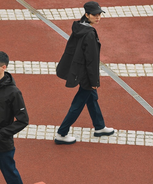 AIGLE（エーグル）の「防水 防風 透湿 GORE-TEX ゴアテックス フィッシュテールフーデッドジャケット RP（マウンテンパーカー・レディース・ブラック/ホワイト/グレー・40/34/36/38）」の14枚目の写真