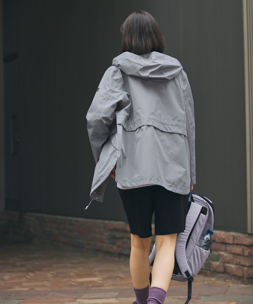 AIGLE（エーグル）の「防水 防風 透湿 GORE-TEX ゴアテックス フィッシュテールフーデッドジャケット RP（マウンテンパーカー・レディース・ブラック/ホワイト/グレー・40/34/36/38）」の21枚目の写真