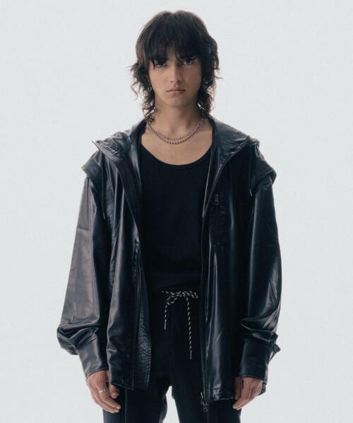Maison ULA(メゾンウラ)の「Maison ULA/メゾン ウラ/レザーライクブルゾン(ブルゾン・メンズ・ブラック/アイボリー・2/1)」の2枚目の写真