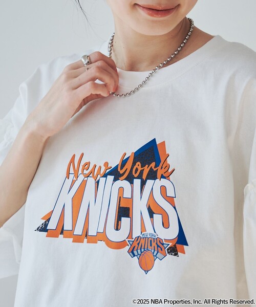 coen(コーエン)の「NBA別注 フレアスリーブロゴプリントTシャツ(Tシャツ/カットソー・レディース・オフホワイト/ライトグレー/ダークグレー/コバルトブルー・M/L)」の1枚目の写真