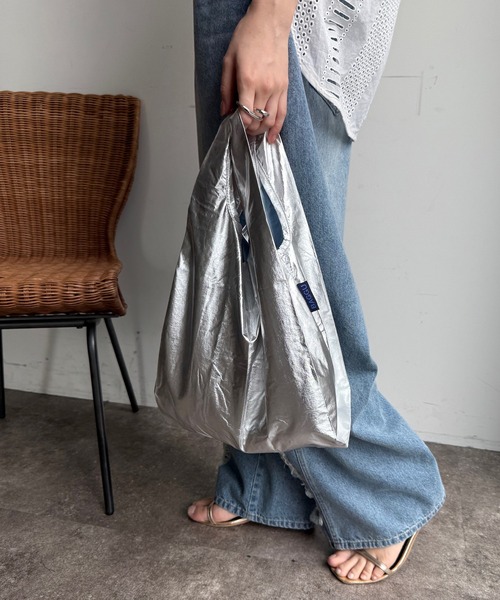 DouDou（ドゥドゥ）の「【BAGGU/バグゥ】25SS BABY BAGGU メタリック（エコバッグ/サブバッグ・レディース・シルバー/ゴールド・FREE）」の4枚目の写真