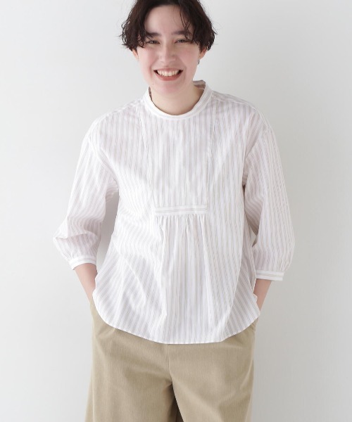 human woman(ヒューマンウーマン)の「◆ドビーストライプブラウス(シャツ/ブラウス・レディース・ケリーグリーン/ベージュ系その他3/ホワイト系その他3・MEDIUM)」の1枚目の写真
