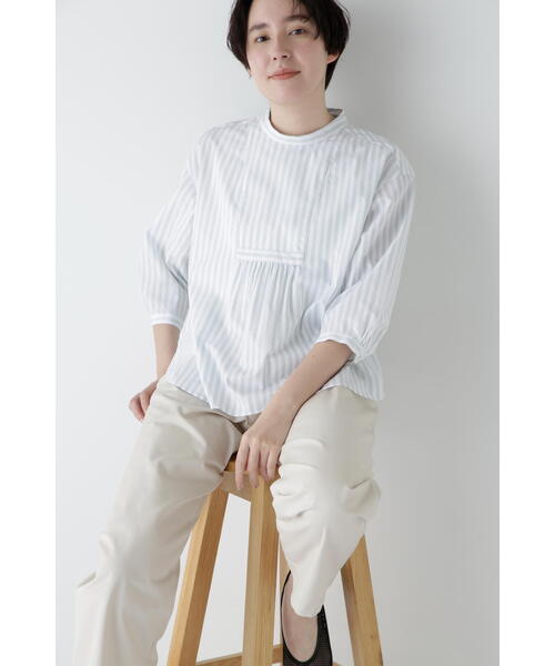 human woman(ヒューマンウーマン)の「◆ドビーストライプブラウス(シャツ/ブラウス・レディース・ケリーグリーン/ベージュ系その他3/ホワイト系その他3・MEDIUM)」の4枚目の写真