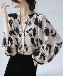 Forcement（フォースメント）の「ボウタイネック調 大人上品モノトーン花柄ブラウス（シャツ/ブラウス）」