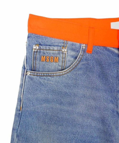 MSGM（エムエスジーエム）の「バイカラーウエスト デニムパンツ（デニムパンツ・メンズ・ライトブルー・46）」の3枚目の写真