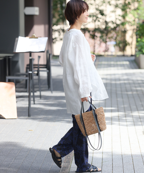 JOURNAL STANDARD relume(ジャーナルスタンダード レリューム)の「カラーリネンギャザーブラウス(シャツ/ブラウス・レディース・ブルー系その他/ホワイト・FREE)」の5枚目の写真