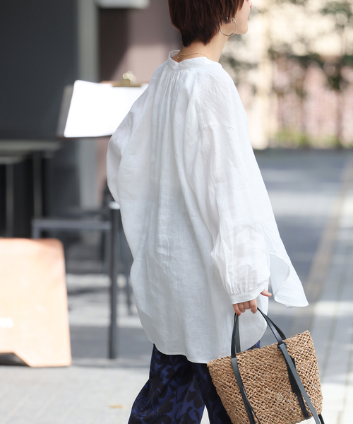 JOURNAL STANDARD relume(ジャーナルスタンダード レリューム)の「カラーリネンギャザーブラウス(シャツ/ブラウス・レディース・ブルー系その他/ホワイト・FREE)」の9枚目の写真