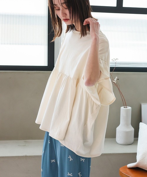 VitaFelice(ヴィータフェリーチェ)の「フリル袖ペプラムトップス フリルTシャツ カットソー(Tシャツ/カットソー・レディース・コーラルピンク/チャコール/アイボリー/ブラック・FREE)」の12枚目の写真