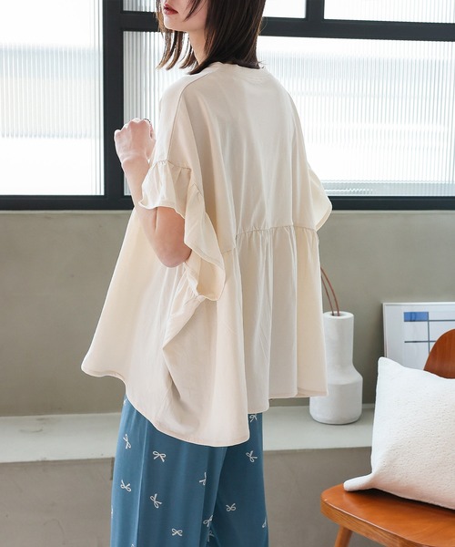 VitaFelice(ヴィータフェリーチェ)の「フリル袖ペプラムトップス フリルTシャツ カットソー(Tシャツ/カットソー・レディース・コーラルピンク/チャコール/アイボリー/ブラック・FREE)」の7枚目の写真