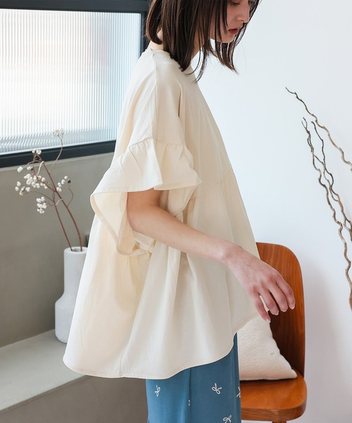 VitaFelice(ヴィータフェリーチェ)の「フリル袖ペプラムトップス フリルTシャツ カットソー(Tシャツ/カットソー・レディース・コーラルピンク/チャコール/アイボリー/ブラック・FREE)」の5枚目の写真
