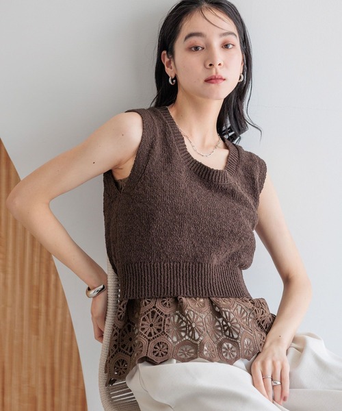 LOWRYS FARM(ローリーズファーム)の「スラブバックボタンベスト 324441(ニット/セーター・レディース・アイボリー/ブラック/レッド/パープル/ブラウン・FREE)」の3枚目の写真