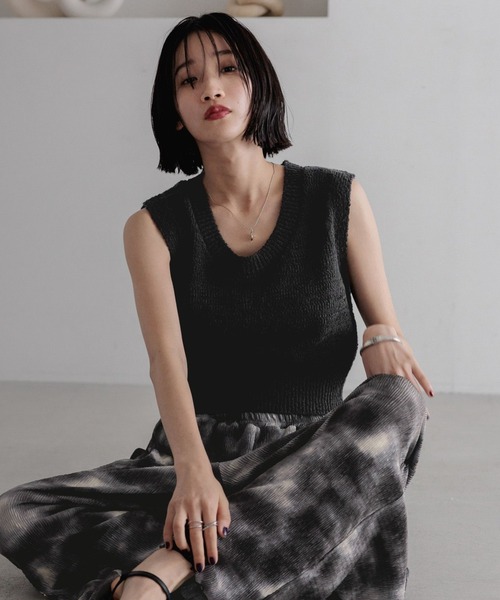 LOWRYS FARM(ローリーズファーム)の「スラブバックボタンベスト 324441(ニット/セーター・レディース・アイボリー/ブラック/レッド/パープル/ブラウン・FREE)」の2枚目の写真