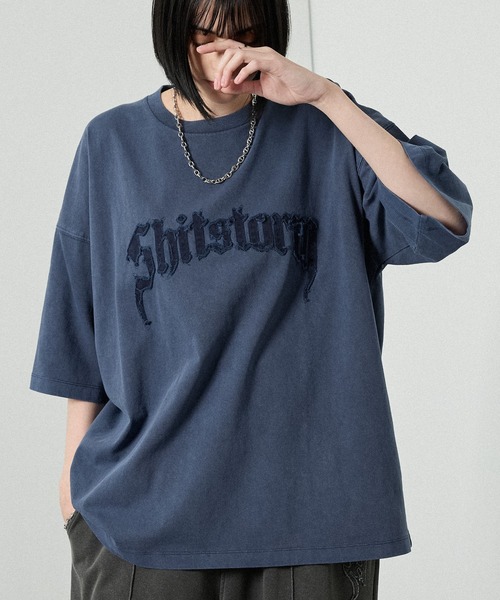Alfred Alex(アルフレッドアレックス)の「【Alfred Alex】ヴィンテージ加工ピグメントロゴパッチTシャツ(Tシャツ/カットソー・メンズ・グレイッシュブルー/ブラック/ワイン/ダークブラウン/ブラック系/ブルー系/ブラック系2/ネイビー/ブラック系3・M/L)」の6枚目の写真