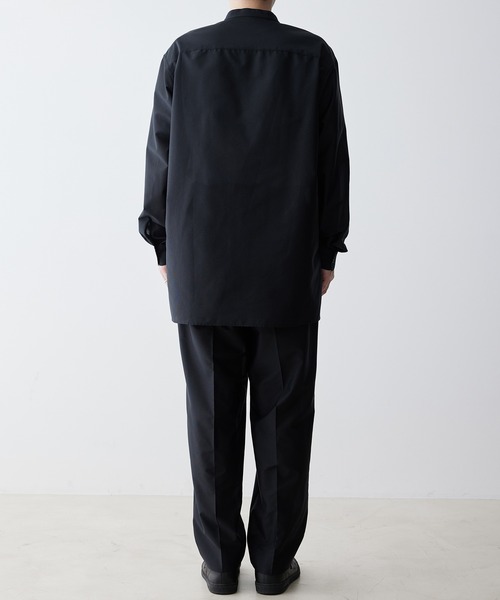 ADAM ET ROPE'(アダムエロペ)の「【ACT/アクト】超軽量 オーバーサイズ シアー バンドカラーシャツ / 速乾 / ストレッチ / イージーケア(シャツ/ブラウス・メンズ・チャコールグレー/ブラック・M/L)」の7枚目の写真