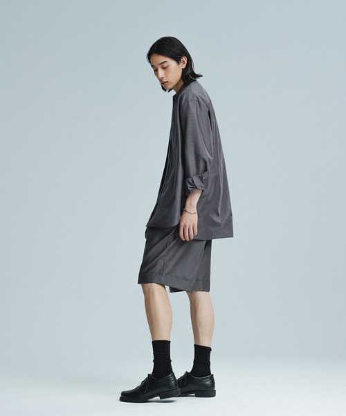 ADAM ET ROPE'(アダムエロペ)の「【ACT/アクト】超軽量 オーバーサイズ シアー バンドカラーシャツ / 速乾 / ストレッチ / イージーケア(シャツ/ブラウス・メンズ・チャコールグレー/ブラック・M/L)」の15枚目の写真