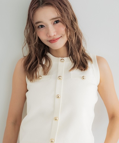 coca（coca）（コカ）の「ゴールドボタンノースリーブニットプルオーバー（ニット/セーター・レディース・アイボリー/ブラック・S/M/L）」の12枚目の写真