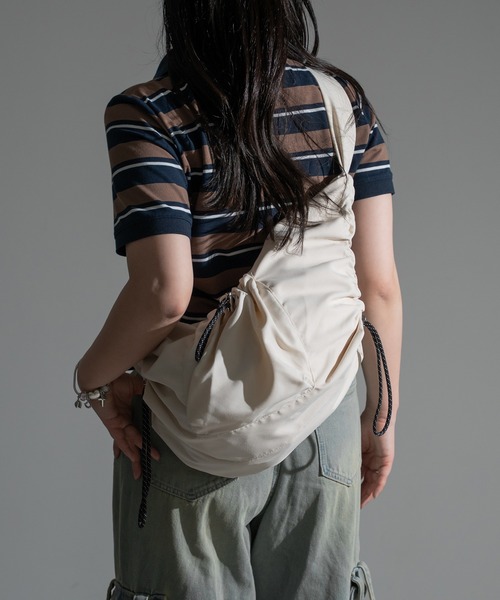 apres jour mignon（アプレジュールミニョン）の「ドロストショルダーバッグ【ZOZOTOWN限定アイテム】（ショルダーバッグ・レディース・ブラック/アイボリー/チャコールグレー・フリー）」の5枚目の写真