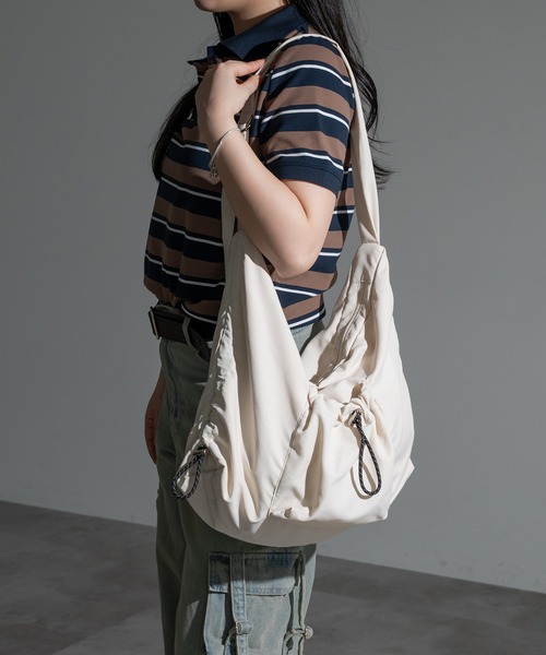 apres jour mignon（アプレジュールミニョン）の「ドロストショルダーバッグ【ZOZOTOWN限定アイテム】（ショルダーバッグ・レディース・ブラック/アイボリー/チャコールグレー・フリー）」の6枚目の写真