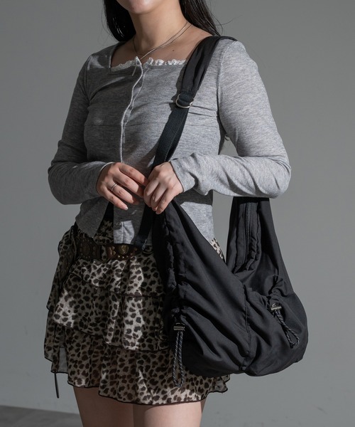 apres jour mignon（アプレジュールミニョン）の「ドロストショルダーバッグ【ZOZOTOWN限定アイテム】（ショルダーバッグ・レディース・ブラック/アイボリー/チャコールグレー・フリー）」の9枚目の写真