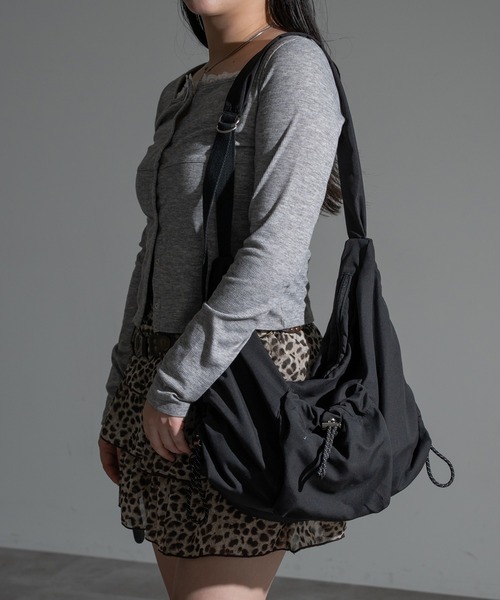 apres jour mignon（アプレジュールミニョン）の「ドロストショルダーバッグ【ZOZOTOWN限定アイテム】（ショルダーバッグ・レディース・ブラック/アイボリー/チャコールグレー・フリー）」の11枚目の写真