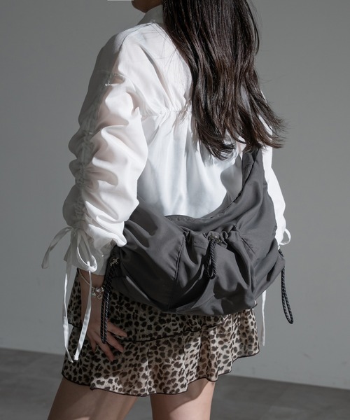 apres jour mignon（アプレジュールミニョン）の「ドロストショルダーバッグ【ZOZOTOWN限定アイテム】（ショルダーバッグ・レディース・ブラック/アイボリー/チャコールグレー・フリー）」の12枚目の写真