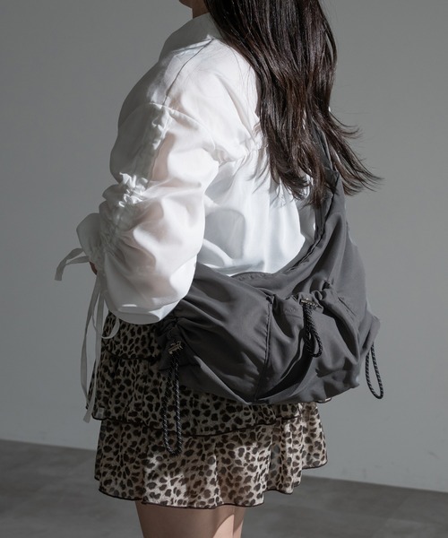 apres jour mignon（アプレジュールミニョン）の「ドロストショルダーバッグ【ZOZOTOWN限定アイテム】（ショルダーバッグ・レディース・ブラック/アイボリー/チャコールグレー・フリー）」の13枚目の写真