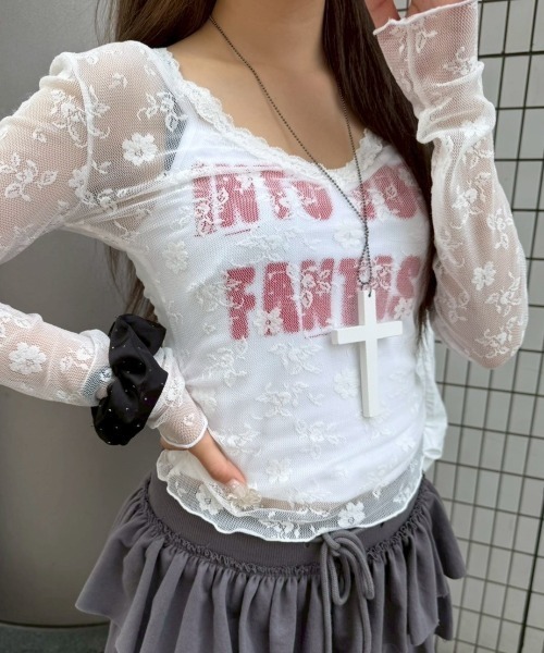 CHERRYQUIRI(チェリーキュリー)の「【CHERRYQUIRI】lettering crop sleevless / 【チェリーキュリー】レタリングクロップキャミソール(キャミソール・レディース・ホワイト/ブラック・ONE SIZE)」の2枚目の写真