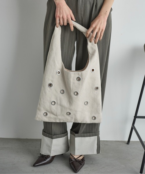 THE YOn（ザヨン）の「ヘリンボーンアイレットトライアングルトート（トートバッグ・レディース・アイボリー/ブラック・FREE）」の17枚目の写真