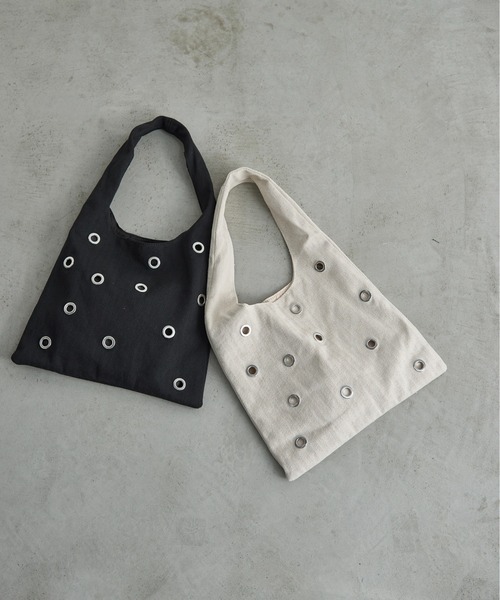 THE YOn（ザヨン）の「ヘリンボーンアイレットトライアングルトート（トートバッグ・レディース・アイボリー/ブラック・FREE）」の4枚目の写真
