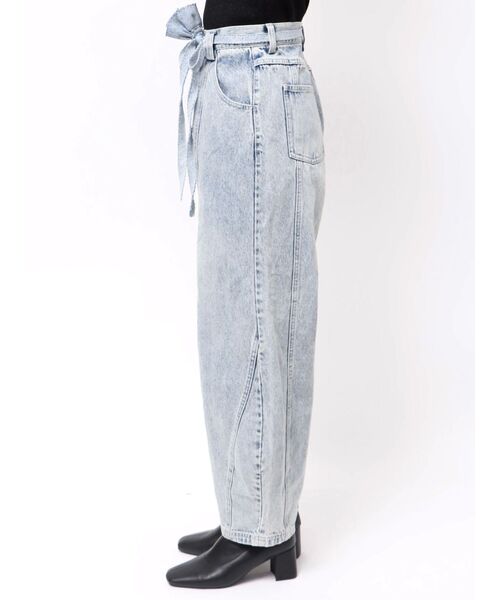 CALNAMUR（カルナムール）の「ローズモチーフルフパデニムパンツ（デニムパンツ・レディース・ブラック/ライトブルー・MEDIUM/SMALL）」の4枚目の写真