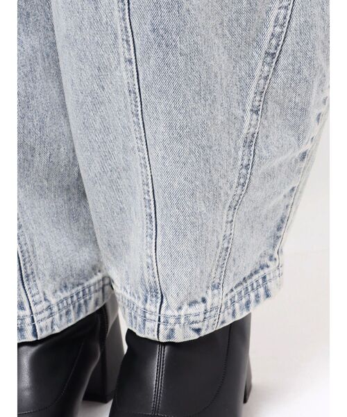 CALNAMUR（カルナムール）の「ローズモチーフルフパデニムパンツ（デニムパンツ・レディース・ブラック/ライトブルー・MEDIUM/SMALL）」の9枚目の写真