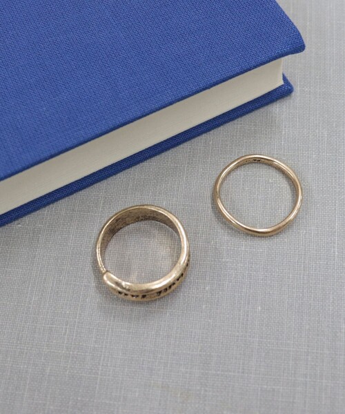 fredy emue（フレディエミュ）の「メッセージラベルセットリング（リング・レディース・シルバー/ゴールド・FREE）」の5枚目の写真