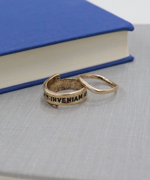 fredy emue（フレディエミュ）の「メッセージラベルセットリング（リング・レディース・シルバー/ゴールド・FREE）」の6枚目の写真