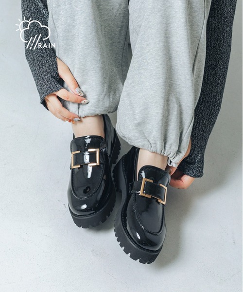 EVOL（イーボル）の「【晴雨兼用(一部カラー除く)・インヒール入り】トラックソールバックルローファー IZ5804（レインシューズ・レディース・ブラウン/ブラック/ブラック系その他・22.5cm/23.0cm/23.5cm/24.0cm/22.0cm/24.5cm/25.0cm）」の2枚目の写真